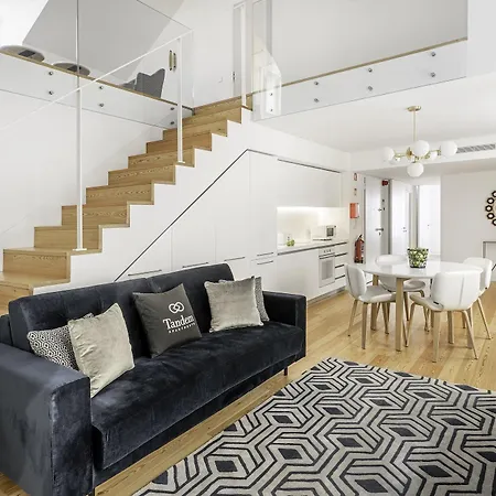 Tandem Palacio Alfama מלון דירות