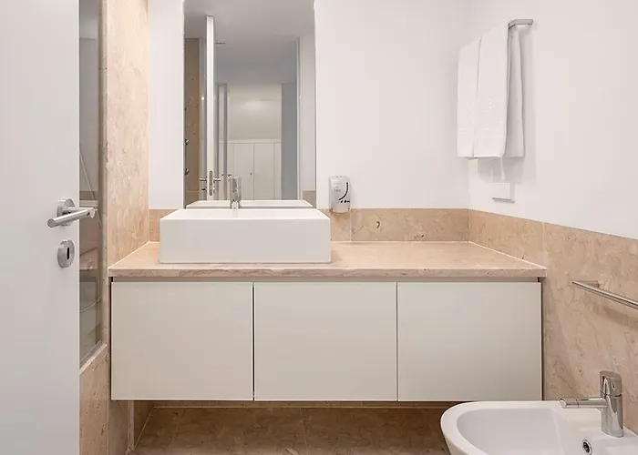 Tandem Palacio Alfama Lisbon